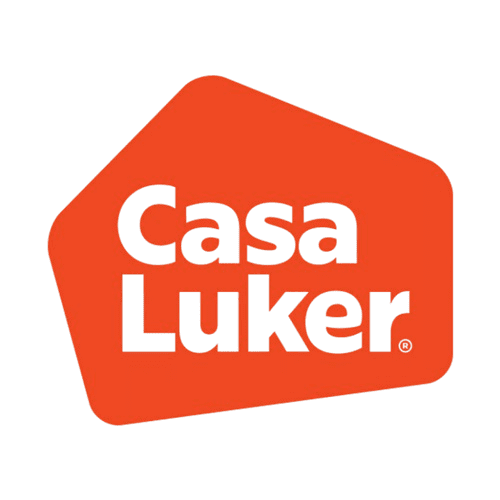 Logo Casa Luker en el centro de distribución de Calle 13, soluciones de infraestructura Dinova